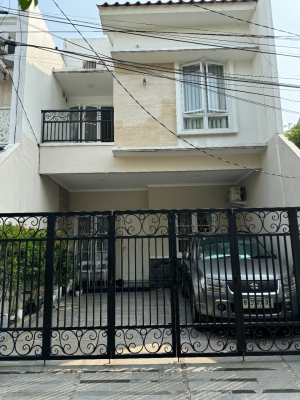 Rumah Siap Huni DISEWAKAN dekat Al Azhar Rawamangun